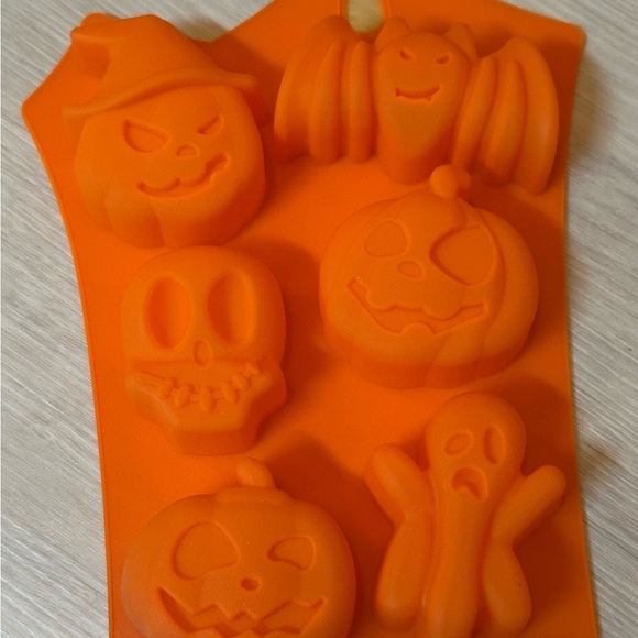 Halloween Silicone Cookie Cutter Set – Pumpkin, Skull, Ghost, & Bat Baking Molds - Picture 7 of 16